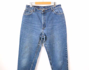 Jean Levi's 550 taille haute, coupe mom fuselée décontractée, vintage années 90, fabriqué aux États-Unis