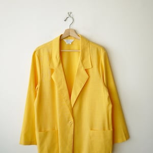 Vintage 90s Women&#39;s Yellow Lightweight Boxy Blazer/Jacket