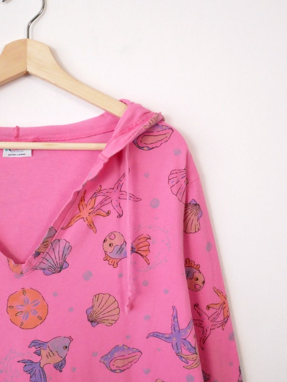 Vintage Fish/Seashell allover pattern Hooded T-sh… - image 4