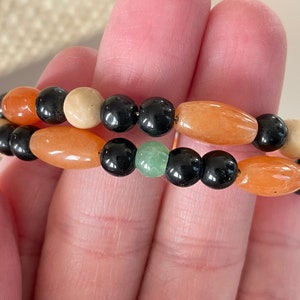 Mixed Aventurine Bracelet, Black/Orange Beaded Bangle, Halloween Memory Wire Bracelet, Gemstone Stacking Bracelet, Adjustable Coil Bracelet image 4