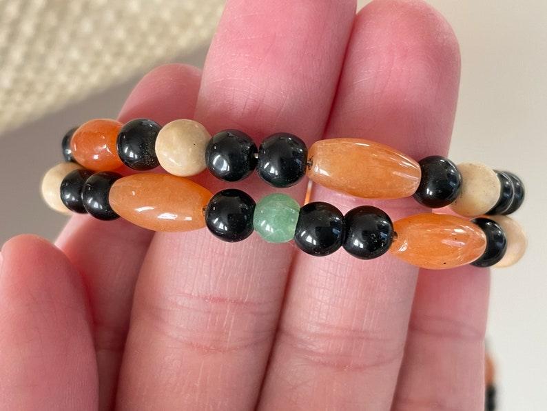 Mixed Aventurine Bracelet, Black/Orange Beaded Bangle, Halloween Memory Wire Bracelet, Gemstone Stacking Bracelet, Adjustable Coil Bracelet image 4