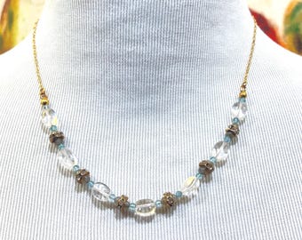 Halskette aus Aquamarin, Labradorit und Quarz, Geburtsstein-Schmuck für März, zarte Kristallperlenkette mit funkelnden Akzenten