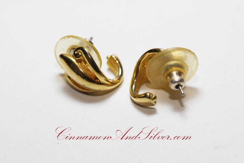 Classic Gold Vintage Shell Stud Earrings, Small Gold Retro 80s Shell Earrings, Art Deco Shell Curved Hoop Earrings, Boho Gold Shell Earrings image 1