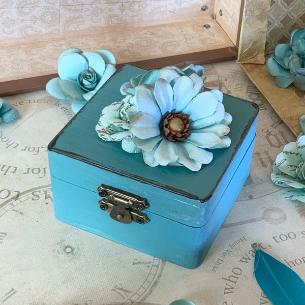 Decorative Wood Keepsake Box Handcrafted Vintage-Style Trinket Chest Shabby Chic Jewelry Gift Box Small Distressed Rustic Mini Container