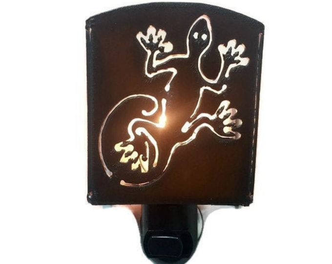 Featured listing image: LIZARD GECKO nightlight night light made of Rustic Rusty Rusted Recycled Metal