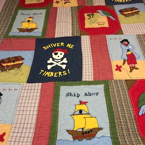 Cubrecama acolchado de tamaño completo Shiver me Timbers