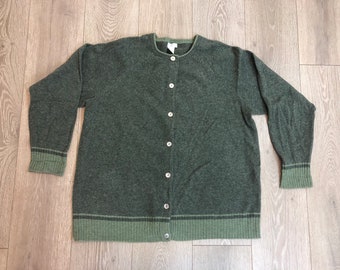 Cardigan vert foncé 100 % laine d'agneau avec sept boutons, bordure vert plus clair et poignets retroussés Rosanna Femme 2X