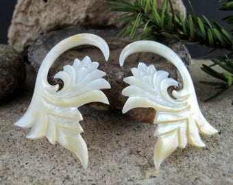 15 % Off code TAKE15 One pair of  6G  Hand carved  Mother of pearl ,  Wedding gauges, Organic ,  Body Jewelry L2266