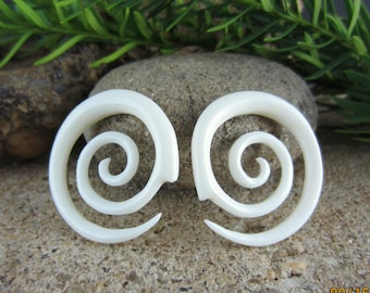 One pair of  4G   Carved Bone Tribal Gauged Earrings,spiral gauge,  Organic gauge, Body Piercing jewelry L2518