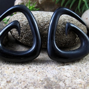 One pair of  0G   Excellent  Buffalo horn  triangle, , Organic Ear Gauge, Tribal Gauge, Body Piercing L4564
