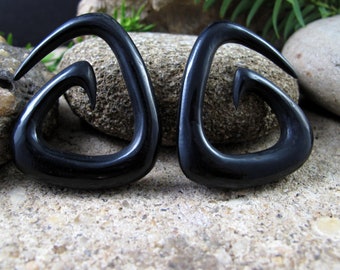 One pair of  0G   Excellent  Buffalo horn  triangle, , Organic Ear Gauge, Tribal Gauge, Body Piercing L4564