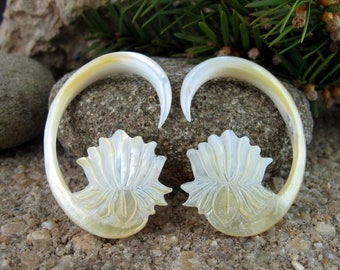One pair  2G -6mm Hand carved yellow  Mother of Pearl, Lotus gauge, wedding gauge,  Dangle Ear gauge, Naturally Organic, L4506