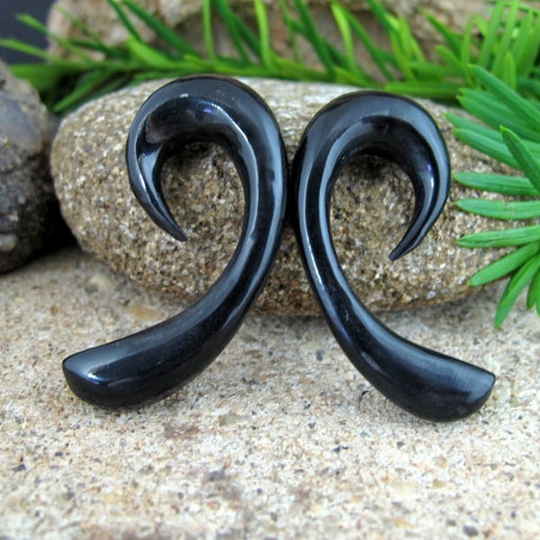 One pair of  0G (8 mm) Hand  Carved  Buffalo horn Ear gauge,  Simple hook , Tribal Earring, Organic Gauge L4270