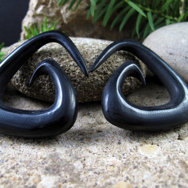 One pair of  00G   Excellent  Buffalo horn  triangle, , Organic Ear Gauge, Tribal Gauge, Body Piercing L4564