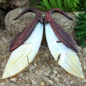 One pair of  6G Real gauge Hand Carved Sono wood and mother of pearl ear gauge, Seraphim gauge,Tribal Earring, Organic Gauge L4101