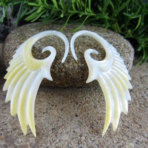 One pair of  8G  (3 mm) Hand carved Yellow Mother of pearl, Wing gauge, Seraphim gauge, Wedding gauges, Organic ,  Body Jewelry L2231