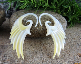 One pair of 10G  (2 ,4 mm) Hand carved  Yellow Mother of pearl , Wing gauge , Seraphim gauge, Wedding gauges, Organic ,  Body Jewelry L2231