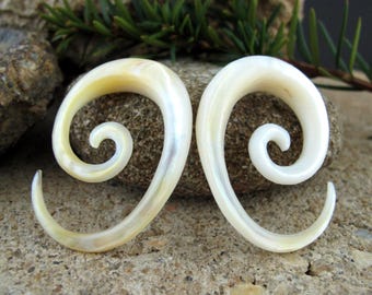 Ein Paar 0G Einfache Spirale Ohrring Gauge, Perlmutt schnitzen, Organic Gauge, Piercing Schmuck L4535