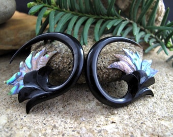 Pair of  6G - 4mm Real gauge   Hand  Carved  Buffalo horn  and Paua Shell,  Tribal Earring, Organic Gauge L4544