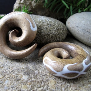 One pair of 16mm   Excellent wooden    Spiral , Organic Ear Gauge, Tribal Gauge, Body Piercing L4567