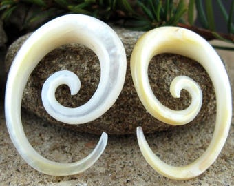 One pair of  2G Simple  spiral   Earring Gauge, Mother of pearl carving, Organic Gauge, Body piercing Jewelry L4535