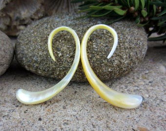 8G - 3.2 mm  Hand Carved  Yellow Mother of pearl , Real Gauge,  Wedding gauges, Organic ,  Body Jewelry L3124