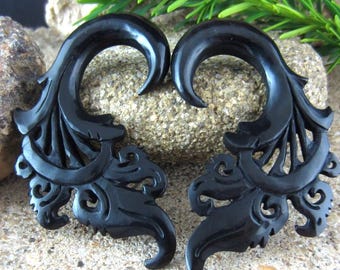Ein Paar 4G-5 mm Carved Horn, Einzigartige Tribal Gauged Piercings Schmuck L2057