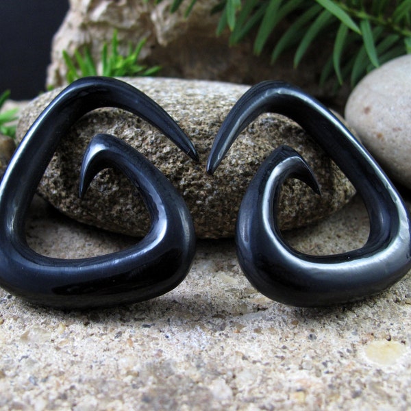 One pair of  2G   Excellent  Buffalo horn  triangle, , Organic Ear Gauge, Tribal Gauge, Body Piercing L4564