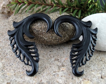 Ein Paar 2G - 6 mm Carved Horn Tribal Ohrringe L4220