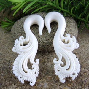 One pair of  2G  (6 mm) Carved Buffalo  Bone ear  gauge , Organic gauge, Body Piercing L1410