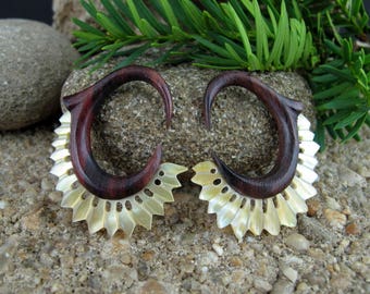 One pair of 8G (3 mm) Real gauge   Hand  Carved  Sono wood and mother of pearl ear gauge,  Tribal Earring, Organic Gauge L4100