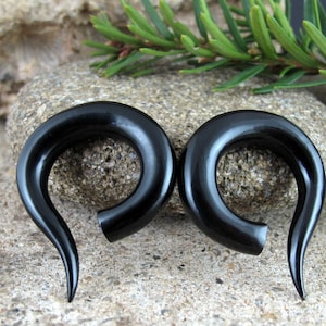 One pair of  00G  (10 mm) Hand Carved  Buffalo Horn  Ear Gauge, Tribal Ear Gauge, gothic, Body  jewelry L4244
