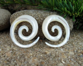 Pair of 4G Carved spiral gauge, wedding gauge, Tribal gauge, Stretch earrings, Body Jewelry L2240
