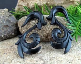 One pair of  00- 10mm  Carved  buffalo Horn  Gauged  Earrings, Organic gauge, Body Piercing jewelry L4274