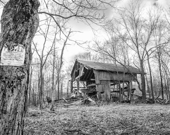 Fotografía en blanco y negro, granero abandonado, decadencia, impresión fotográfica de Halloween