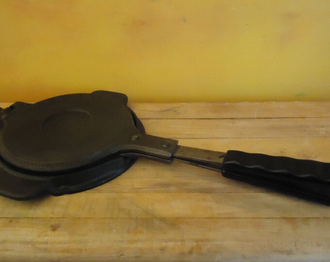 Vintage Jotul Cast Iron 7 Waffle Heart Shaped Floral Design Cookie