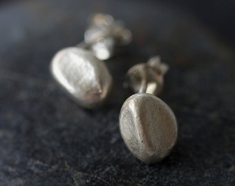 Handmade Silver Seed Shape Stud Earring (E0116)