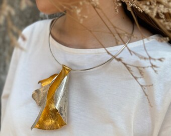 Gold coated folded leaves collar necklace (N0123)