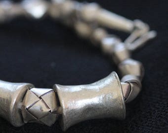 Thai handmade silver bracelet with woven silver beads and bobbin-shape pieces (B0014)