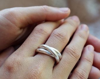 Handmade 3 Intertwined Rings in Silver wire with half-round profile (R0019A)