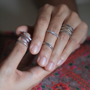 Stackable silver rings with different textures R0021 image 8