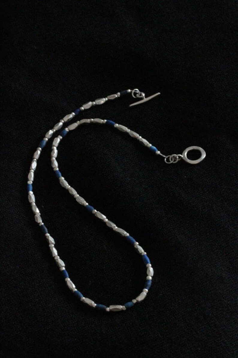 Handmade necklace with diamond shape silver and barrel-shape lapis lazuli beads N0045 image 3