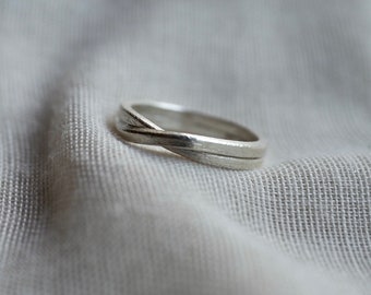 Crisscross handmade silver ring (R0041) <Custom Engraved Available>