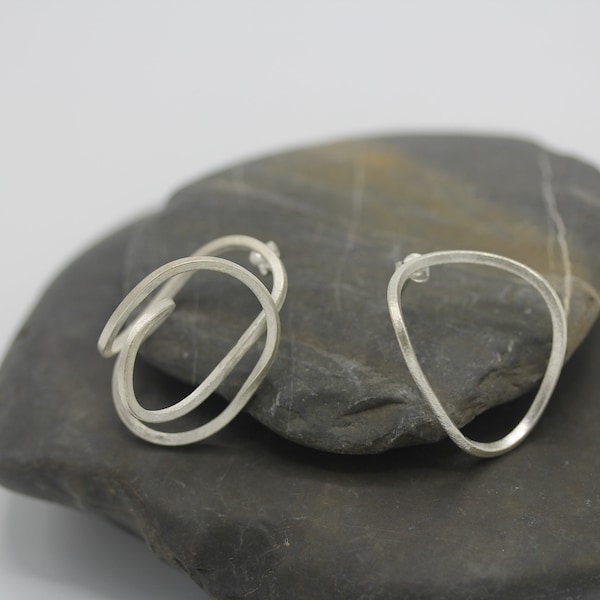 Handmade silver asymmetrical loop-and-wire "scribbles" earrings (E0198)