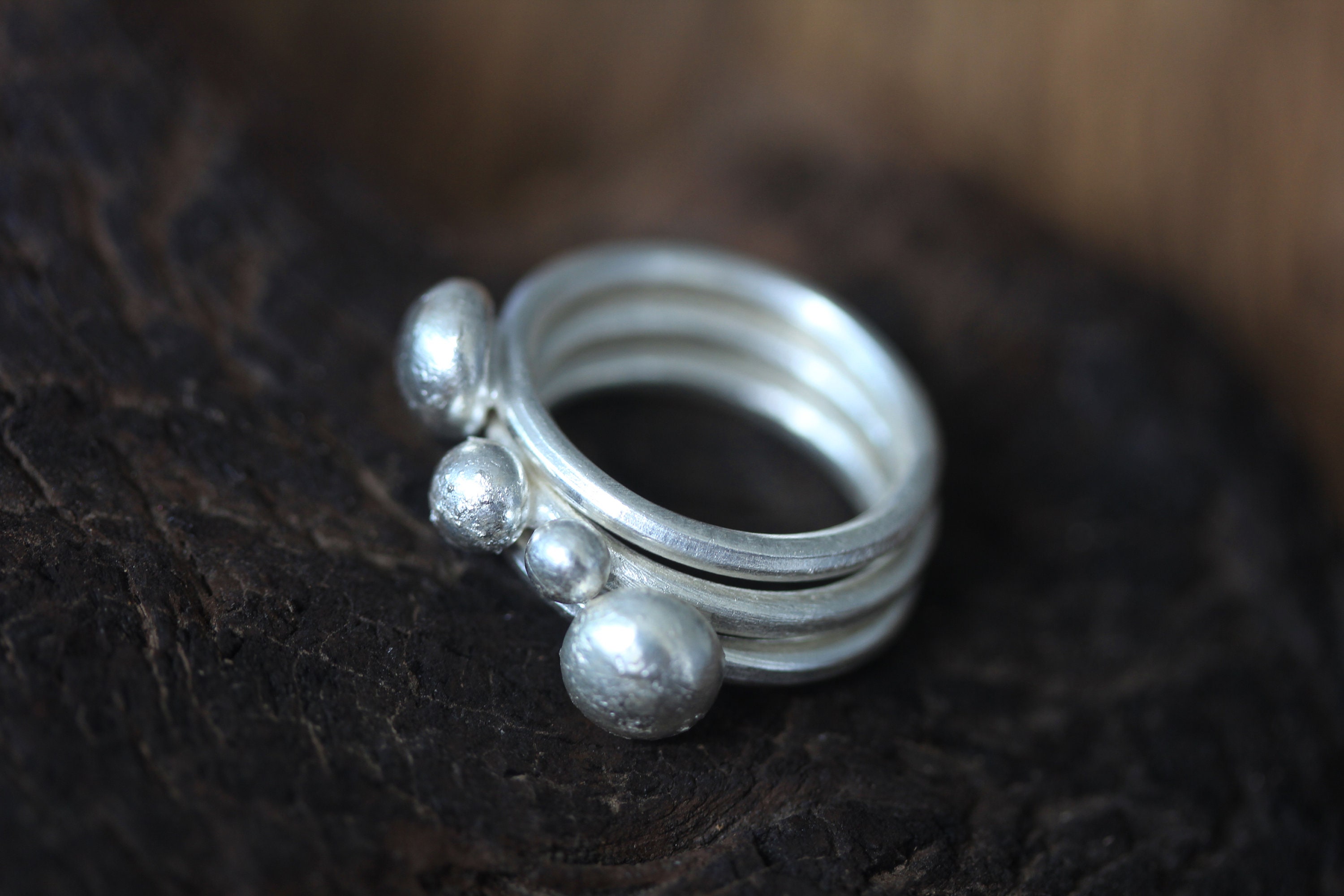 Set di tre anelli impilabili in argento fatti a mano con perline di forma organica*accessorio da donna (R0055) - Italia