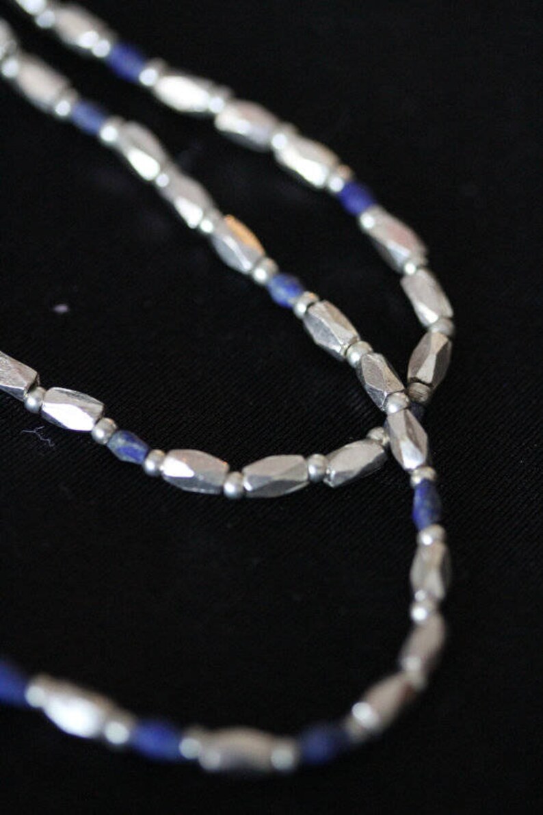 Handmade necklace with diamond shape silver and barrel-shape lapis lazuli beads N0045 image 4