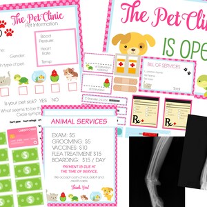 Könnte beinhalten: Ein druckbares Spielset zum Rollenspiel. Das Set enthält ein rosa-weißes Schild mit der Aufschrift "Die Tierklinik ist geöffnet!" mit einem Cartoon-Hund und einer Cartoon-Schildkröte. Außerdem gibt es ein rosa-weißes Tierinformationsblatt mit einem Stethoskop, einem Cartoon-Hund, einer Cartoon-Katze und einer Cartoon-Schildkröte sowie ein Formular für die Rechnungsstellung. Das Set enthält außerdem ein grün-weißes Geldscheinformular mit Dollarzeichen, ein rosa-weißes Tierdienstleistungsblatt mit einem Cartoon-Hund und ein Schwarzweiß-Röntgenbild.