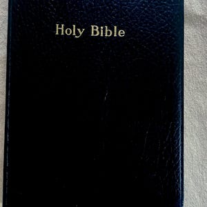 Vintage book: Holy Bible, Revised Standard Edition, Reference Edition, illustrated, Thomas Nelson,  1972.