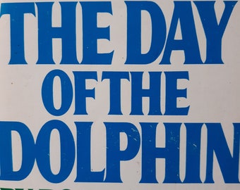 Vintage spy novel: The Day Of The Dolphin by Robert Merle (1967), 1st Thus, 1970.