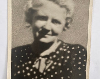 Vintage Fundfoto: 1940s Portrait of Woman